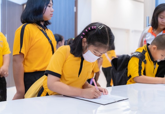 ภาพกิจกรรม  คณะวิทยาศาสตร์และเทคโนโลยี มหาวิทยาลัยราชภัฏกำแพงเพชร ร่วมกับโรงเรียนเทศบาล 2 (วัดทุ่งสวน) จัดกิจกรรมค่ายปฏิบัติการทางวิทยาศาสตร์ โรงเรียนเทศบาล 2 (วัดทุ่งสวน) ตามโครงการห้องเรียนอัจฉริยะ ให้กับนักเรียนระดับชั้นประถมศึกษาปีที่ 1-4