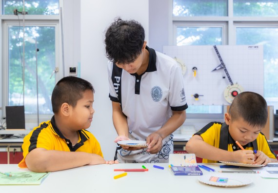 ภาพกิจกรรม  คณะวิทยาศาสตร์และเทคโนโลยี มหาวิทยาลัยราชภัฏกำแพงเพชร ร่วมกับโรงเรียนเทศบาล 2 (วัดทุ่งสวน) จัดกิจกรรมค่ายปฏิบัติการทางวิทยาศาสตร์ โรงเรียนเทศบาล 2 (วัดทุ่งสวน) ตามโครงการห้องเรียนอัจฉริยะ ให้กับนักเรียนระดับชั้นประถมศึกษาปีที่ 1-4