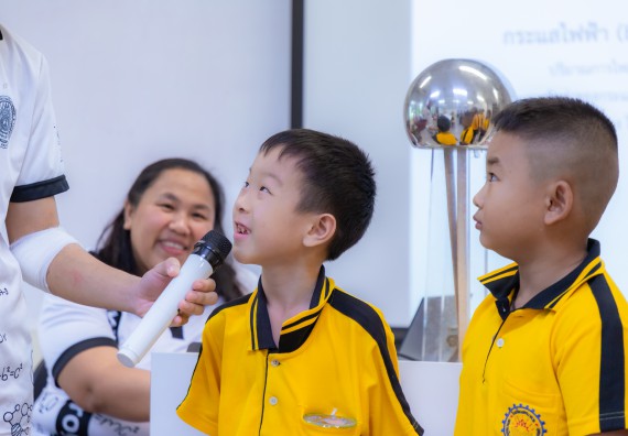 ภาพกิจกรรม  คณะวิทยาศาสตร์และเทคโนโลยี มหาวิทยาลัยราชภัฏกำแพงเพชร ร่วมกับโรงเรียนเทศบาล 2 (วัดทุ่งสวน) จัดกิจกรรมค่ายปฏิบัติการทางวิทยาศาสตร์ โรงเรียนเทศบาล 2 (วัดทุ่งสวน) ตามโครงการห้องเรียนอัจฉริยะ ให้กับนักเรียนระดับชั้นประถมศึกษาปีที่ 1-4