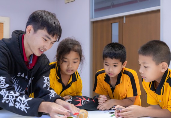 ภาพกิจกรรม  คณะวิทยาศาสตร์และเทคโนโลยี มหาวิทยาลัยราชภัฏกำแพงเพชร ร่วมกับโรงเรียนเทศบาล 2 (วัดทุ่งสวน) จัดกิจกรรมค่ายปฏิบัติการทางวิทยาศาสตร์ โรงเรียนเทศบาล 2 (วัดทุ่งสวน) ตามโครงการห้องเรียนอัจฉริยะ ให้กับนักเรียนระดับชั้นประถมศึกษาปีที่ 1-4