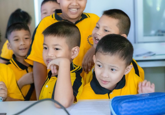 ภาพกิจกรรม  คณะวิทยาศาสตร์และเทคโนโลยี มหาวิทยาลัยราชภัฏกำแพงเพชร ร่วมกับโรงเรียนเทศบาล 2 (วัดทุ่งสวน) จัดกิจกรรมค่ายปฏิบัติการทางวิทยาศาสตร์ โรงเรียนเทศบาล 2 (วัดทุ่งสวน) ตามโครงการห้องเรียนอัจฉริยะ ให้กับนักเรียนระดับชั้นประถมศึกษาปีที่ 1-4