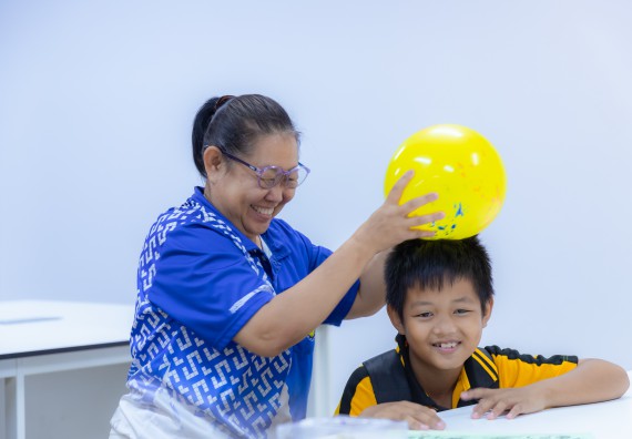 ภาพกิจกรรม  คณะวิทยาศาสตร์และเทคโนโลยี มหาวิทยาลัยราชภัฏกำแพงเพชร ร่วมกับโรงเรียนเทศบาล 2 (วัดทุ่งสวน) จัดกิจกรรมค่ายปฏิบัติการทางวิทยาศาสตร์ โรงเรียนเทศบาล 2 (วัดทุ่งสวน) ตามโครงการห้องเรียนอัจฉริยะ ให้กับนักเรียนระดับชั้นประถมศึกษาปีที่ 1-4