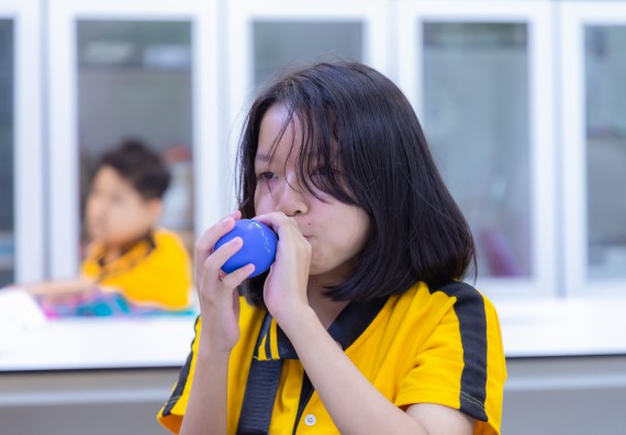 ภาพกิจกรรม  คณะวิทยาศาสตร์และเทคโนโลยี มหาวิทยาลัยราชภัฏกำแพงเพชร ร่วมกับโรงเรียนเทศบาล 2 (วัดทุ่งสวน) จัดกิจกรรมค่ายปฏิบัติการทางวิทยาศาสตร์ โรงเรียนเทศบาล 2 (วัดทุ่งสวน) ตามโครงการห้องเรียนอัจฉริยะ ให้กับนักเรียนระดับชั้นประถมศึกษาปีที่ 1-4