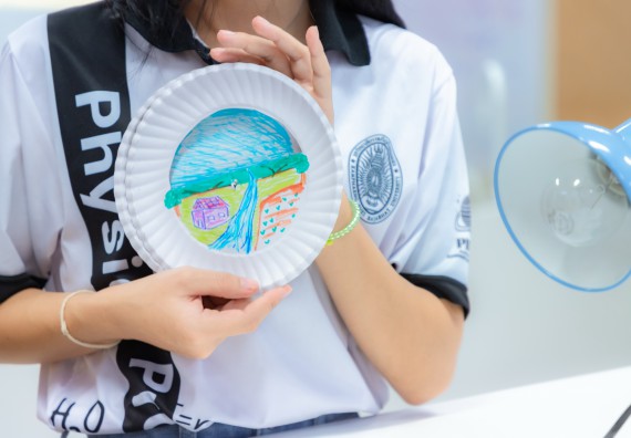 ภาพกิจกรรม  คณะวิทยาศาสตร์และเทคโนโลยี มหาวิทยาลัยราชภัฏกำแพงเพชร ร่วมกับโรงเรียนเทศบาล 2 (วัดทุ่งสวน) จัดกิจกรรมค่ายปฏิบัติการทางวิทยาศาสตร์ โรงเรียนเทศบาล 2 (วัดทุ่งสวน) ตามโครงการห้องเรียนอัจฉริยะ ให้กับนักเรียนระดับชั้นประถมศึกษาปีที่ 1-4