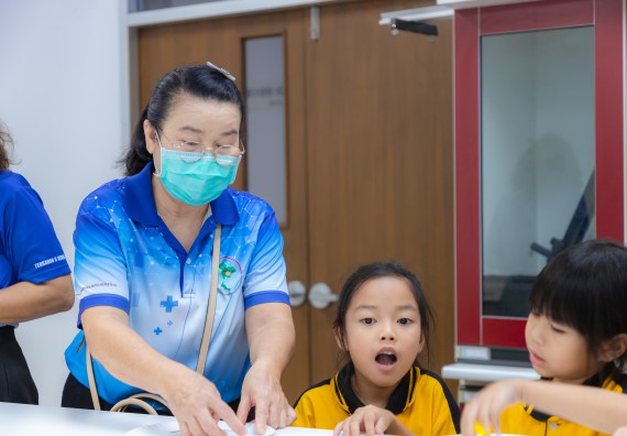 ภาพกิจกรรม  คณะวิทยาศาสตร์และเทคโนโลยี มหาวิทยาลัยราชภัฏกำแพงเพชร ร่วมกับโรงเรียนเทศบาล 2 (วัดทุ่งสวน) จัดกิจกรรมค่ายปฏิบัติการทางวิทยาศาสตร์ โรงเรียนเทศบาล 2 (วัดทุ่งสวน) ตามโครงการห้องเรียนอัจฉริยะ ให้กับนักเรียนระดับชั้นประถมศึกษาปีที่ 1-4