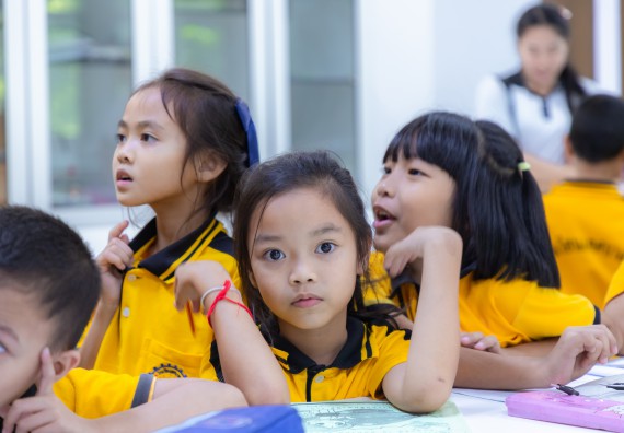 ภาพกิจกรรม  คณะวิทยาศาสตร์และเทคโนโลยี มหาวิทยาลัยราชภัฏกำแพงเพชร ร่วมกับโรงเรียนเทศบาล 2 (วัดทุ่งสวน) จัดกิจกรรมค่ายปฏิบัติการทางวิทยาศาสตร์ โรงเรียนเทศบาล 2 (วัดทุ่งสวน) ตามโครงการห้องเรียนอัจฉริยะ ให้กับนักเรียนระดับชั้นประถมศึกษาปีที่ 1-4