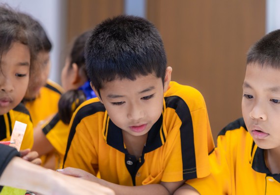 ภาพกิจกรรม  คณะวิทยาศาสตร์และเทคโนโลยี มหาวิทยาลัยราชภัฏกำแพงเพชร ร่วมกับโรงเรียนเทศบาล 2 (วัดทุ่งสวน) จัดกิจกรรมค่ายปฏิบัติการทางวิทยาศาสตร์ โรงเรียนเทศบาล 2 (วัดทุ่งสวน) ตามโครงการห้องเรียนอัจฉริยะ ให้กับนักเรียนระดับชั้นประถมศึกษาปีที่ 1-4