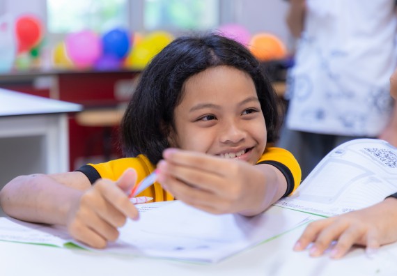 ภาพกิจกรรม  คณะวิทยาศาสตร์และเทคโนโลยี มหาวิทยาลัยราชภัฏกำแพงเพชร ร่วมกับโรงเรียนเทศบาล 2 (วัดทุ่งสวน) จัดกิจกรรมค่ายปฏิบัติการทางวิทยาศาสตร์ โรงเรียนเทศบาล 2 (วัดทุ่งสวน) ตามโครงการห้องเรียนอัจฉริยะ ให้กับนักเรียนระดับชั้นประถมศึกษาปีที่ 1-4