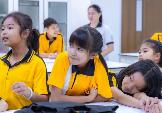 ภาพกิจกรรม  คณะวิทยาศาสตร์และเทคโนโลยี มหาวิทยาลัยราชภัฏกำแพงเพชร ร่วมกับโรงเรียนเทศบาล 2 (วัดทุ่งสวน) จัดกิจกรรมค่ายปฏิบัติการทางวิทยาศาสตร์ โรงเรียนเทศบาล 2 (วัดทุ่งสวน) ตามโครงการห้องเรียนอัจฉริยะ ให้กับนักเรียนระดับชั้นประถมศึกษาปีที่ 1-4