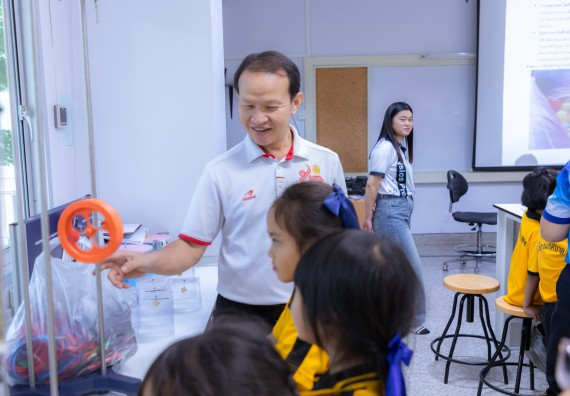 ภาพกิจกรรม  คณะวิทยาศาสตร์และเทคโนโลยี มหาวิทยาลัยราชภัฏกำแพงเพชร ร่วมกับโรงเรียนเทศบาล 2 (วัดทุ่งสวน) จัดกิจกรรมค่ายปฏิบัติการทางวิทยาศาสตร์ โรงเรียนเทศบาล 2 (วัดทุ่งสวน) ตามโครงการห้องเรียนอัจฉริยะ ให้กับนักเรียนระดับชั้นประถมศึกษาปีที่ 1-4