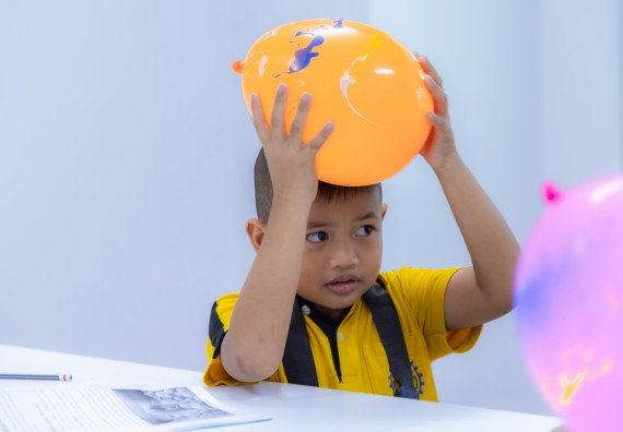 ภาพกิจกรรม  คณะวิทยาศาสตร์และเทคโนโลยี มหาวิทยาลัยราชภัฏกำแพงเพชร ร่วมกับโรงเรียนเทศบาล 2 (วัดทุ่งสวน) จัดกิจกรรมค่ายปฏิบัติการทางวิทยาศาสตร์ โรงเรียนเทศบาล 2 (วัดทุ่งสวน) ตามโครงการห้องเรียนอัจฉริยะ ให้กับนักเรียนระดับชั้นประถมศึกษาปีที่ 1-4