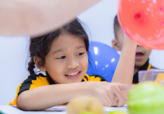 ภาพกิจกรรม  คณะวิทยาศาสตร์และเทคโนโลยี มหาวิทยาลัยราชภัฏกำแพงเพชร ร่วมกับโรงเรียนเทศบาล 2 (วัดทุ่งสวน) จัดกิจกรรมค่ายปฏิบัติการทางวิทยาศาสตร์ โรงเรียนเทศบาล 2 (วัดทุ่งสวน) ตามโครงการห้องเรียนอัจฉริยะ ให้กับนักเรียนระดับชั้นประถมศึกษาปีที่ 1-4