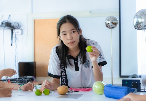 ภาพกิจกรรม  คณะวิทยาศาสตร์และเทคโนโลยี มหาวิทยาลัยราชภัฏกำแพงเพชร ร่วมกับโรงเรียนเทศบาล 2 (วัดทุ่งสวน) จัดกิจกรรมค่ายปฏิบัติการทางวิทยาศาสตร์ โรงเรียนเทศบาล 2 (วัดทุ่งสวน) ตามโครงการห้องเรียนอัจฉริยะ ให้กับนักเรียนระดับชั้นประถมศึกษาปีที่ 1-4