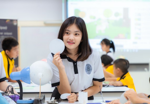 ภาพกิจกรรม  คณะวิทยาศาสตร์และเทคโนโลยี มหาวิทยาลัยราชภัฏกำแพงเพชร ร่วมกับโรงเรียนเทศบาล 2 (วัดทุ่งสวน) จัดกิจกรรมค่ายปฏิบัติการทางวิทยาศาสตร์ โรงเรียนเทศบาล 2 (วัดทุ่งสวน) ตามโครงการห้องเรียนอัจฉริยะ ให้กับนักเรียนระดับชั้นประถมศึกษาปีที่ 1-4