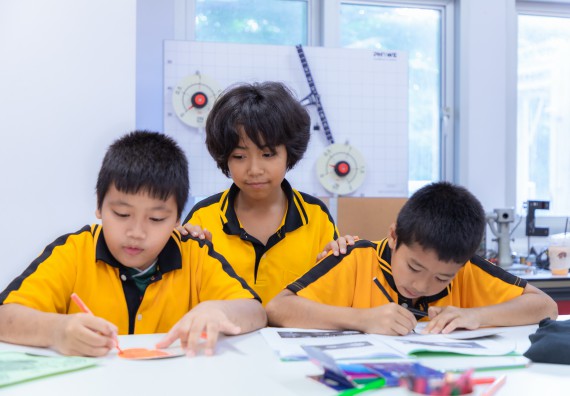 ภาพกิจกรรม  คณะวิทยาศาสตร์และเทคโนโลยี มหาวิทยาลัยราชภัฏกำแพงเพชร ร่วมกับโรงเรียนเทศบาล 2 (วัดทุ่งสวน) จัดกิจกรรมค่ายปฏิบัติการทางวิทยาศาสตร์ โรงเรียนเทศบาล 2 (วัดทุ่งสวน) ตามโครงการห้องเรียนอัจฉริยะ ให้กับนักเรียนระดับชั้นประถมศึกษาปีที่ 1-4