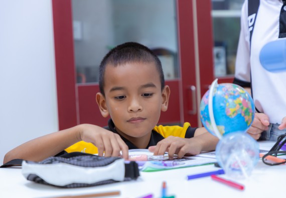 ภาพกิจกรรม  คณะวิทยาศาสตร์และเทคโนโลยี มหาวิทยาลัยราชภัฏกำแพงเพชร ร่วมกับโรงเรียนเทศบาล 2 (วัดทุ่งสวน) จัดกิจกรรมค่ายปฏิบัติการทางวิทยาศาสตร์ โรงเรียนเทศบาล 2 (วัดทุ่งสวน) ตามโครงการห้องเรียนอัจฉริยะ ให้กับนักเรียนระดับชั้นประถมศึกษาปีที่ 1-4