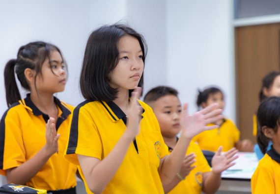 ภาพกิจกรรม  คณะวิทยาศาสตร์และเทคโนโลยี มหาวิทยาลัยราชภัฏกำแพงเพชร ร่วมกับโรงเรียนเทศบาล 2 (วัดทุ่งสวน) จัดกิจกรรมค่ายปฏิบัติการทางวิทยาศาสตร์ โรงเรียนเทศบาล 2 (วัดทุ่งสวน) ตามโครงการห้องเรียนอัจฉริยะ ให้กับนักเรียนระดับชั้นประถมศึกษาปีที่ 1-4