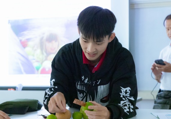 ภาพกิจกรรม  คณะวิทยาศาสตร์และเทคโนโลยี มหาวิทยาลัยราชภัฏกำแพงเพชร ร่วมกับโรงเรียนเทศบาล 2 (วัดทุ่งสวน) จัดกิจกรรมค่ายปฏิบัติการทางวิทยาศาสตร์ โรงเรียนเทศบาล 2 (วัดทุ่งสวน) ตามโครงการห้องเรียนอัจฉริยะ ให้กับนักเรียนระดับชั้นประถมศึกษาปีที่ 1-4