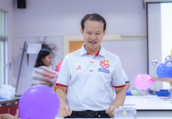 ภาพกิจกรรม  คณะวิทยาศาสตร์และเทคโนโลยี มหาวิทยาลัยราชภัฏกำแพงเพชร ร่วมกับโรงเรียนเทศบาล 2 (วัดทุ่งสวน) จัดกิจกรรมค่ายปฏิบัติการทางวิทยาศาสตร์ โรงเรียนเทศบาล 2 (วัดทุ่งสวน) ตามโครงการห้องเรียนอัจฉริยะ ให้กับนักเรียนระดับชั้นประถมศึกษาปีที่ 1-4