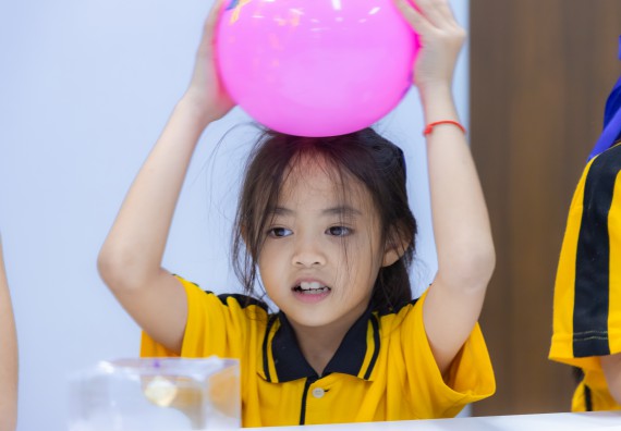 ภาพกิจกรรม  คณะวิทยาศาสตร์และเทคโนโลยี มหาวิทยาลัยราชภัฏกำแพงเพชร ร่วมกับโรงเรียนเทศบาล 2 (วัดทุ่งสวน) จัดกิจกรรมค่ายปฏิบัติการทางวิทยาศาสตร์ โรงเรียนเทศบาล 2 (วัดทุ่งสวน) ตามโครงการห้องเรียนอัจฉริยะ ให้กับนักเรียนระดับชั้นประถมศึกษาปีที่ 1-4