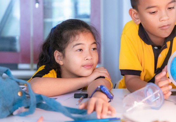 ภาพกิจกรรม  คณะวิทยาศาสตร์และเทคโนโลยี มหาวิทยาลัยราชภัฏกำแพงเพชร ร่วมกับโรงเรียนเทศบาล 2 (วัดทุ่งสวน) จัดกิจกรรมค่ายปฏิบัติการทางวิทยาศาสตร์ โรงเรียนเทศบาล 2 (วัดทุ่งสวน) ตามโครงการห้องเรียนอัจฉริยะ ให้กับนักเรียนระดับชั้นประถมศึกษาปีที่ 1-4