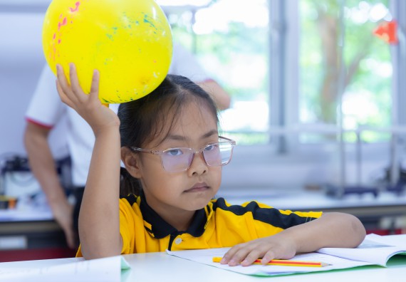 ภาพกิจกรรม  คณะวิทยาศาสตร์และเทคโนโลยี มหาวิทยาลัยราชภัฏกำแพงเพชร ร่วมกับโรงเรียนเทศบาล 2 (วัดทุ่งสวน) จัดกิจกรรมค่ายปฏิบัติการทางวิทยาศาสตร์ โรงเรียนเทศบาล 2 (วัดทุ่งสวน) ตามโครงการห้องเรียนอัจฉริยะ ให้กับนักเรียนระดับชั้นประถมศึกษาปีที่ 1-4