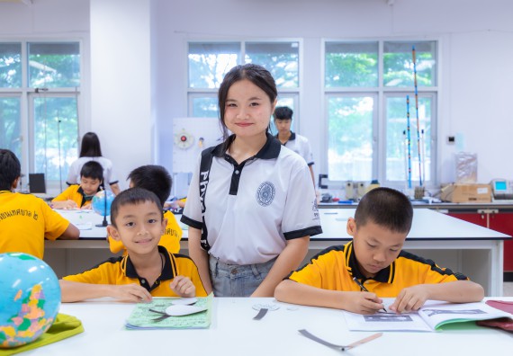 ภาพกิจกรรม  คณะวิทยาศาสตร์และเทคโนโลยี มหาวิทยาลัยราชภัฏกำแพงเพชร ร่วมกับโรงเรียนเทศบาล 2 (วัดทุ่งสวน) จัดกิจกรรมค่ายปฏิบัติการทางวิทยาศาสตร์ โรงเรียนเทศบาล 2 (วัดทุ่งสวน) ตามโครงการห้องเรียนอัจฉริยะ ให้กับนักเรียนระดับชั้นประถมศึกษาปีที่ 1-4