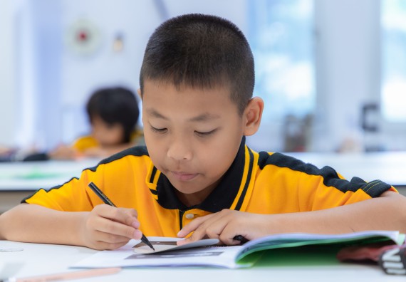 ภาพกิจกรรม  คณะวิทยาศาสตร์และเทคโนโลยี มหาวิทยาลัยราชภัฏกำแพงเพชร ร่วมกับโรงเรียนเทศบาล 2 (วัดทุ่งสวน) จัดกิจกรรมค่ายปฏิบัติการทางวิทยาศาสตร์ โรงเรียนเทศบาล 2 (วัดทุ่งสวน) ตามโครงการห้องเรียนอัจฉริยะ ให้กับนักเรียนระดับชั้นประถมศึกษาปีที่ 1-4