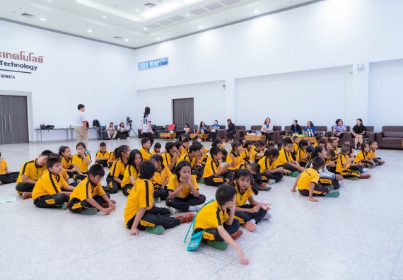 ภาพกิจกรรม  คณะวิทยาศาสตร์และเทคโนโลยี มหาวิทยาลัยราชภัฏกำแพงเพชร ร่วมกับโรงเรียนเทศบาล 2 (วัดทุ่งสวน) จัดกิจกรรมค่ายปฏิบัติการทางวิทยาศาสตร์ โรงเรียนเทศบาล 2 (วัดทุ่งสวน) ตามโครงการห้องเรียนอัจฉริยะ ให้กับนักเรียนระดับชั้นประถมศึกษาปีที่ 1-4