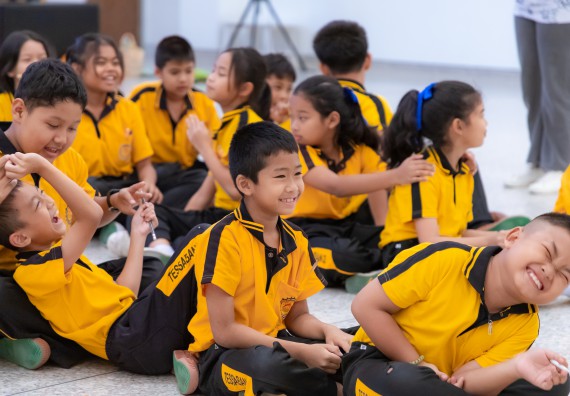 ภาพกิจกรรม  คณะวิทยาศาสตร์และเทคโนโลยี มหาวิทยาลัยราชภัฏกำแพงเพชร ร่วมกับโรงเรียนเทศบาล 2 (วัดทุ่งสวน) จัดกิจกรรมค่ายปฏิบัติการทางวิทยาศาสตร์ โรงเรียนเทศบาล 2 (วัดทุ่งสวน) ตามโครงการห้องเรียนอัจฉริยะ ให้กับนักเรียนระดับชั้นประถมศึกษาปีที่ 1-4