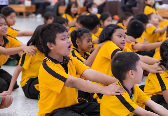 ภาพกิจกรรม  คณะวิทยาศาสตร์และเทคโนโลยี มหาวิทยาลัยราชภัฏกำแพงเพชร ร่วมกับโรงเรียนเทศบาล 2 (วัดทุ่งสวน) จัดกิจกรรมค่ายปฏิบัติการทางวิทยาศาสตร์ โรงเรียนเทศบาล 2 (วัดทุ่งสวน) ตามโครงการห้องเรียนอัจฉริยะ ให้กับนักเรียนระดับชั้นประถมศึกษาปีที่ 1-4