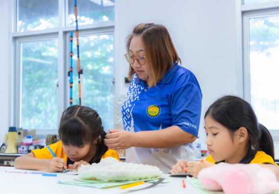 ภาพกิจกรรม  คณะวิทยาศาสตร์และเทคโนโลยี มหาวิทยาลัยราชภัฏกำแพงเพชร ร่วมกับโรงเรียนเทศบาล 2 (วัดทุ่งสวน) จัดกิจกรรมค่ายปฏิบัติการทางวิทยาศาสตร์ โรงเรียนเทศบาล 2 (วัดทุ่งสวน) ตามโครงการห้องเรียนอัจฉริยะ ให้กับนักเรียนระดับชั้นประถมศึกษาปีที่ 1-4