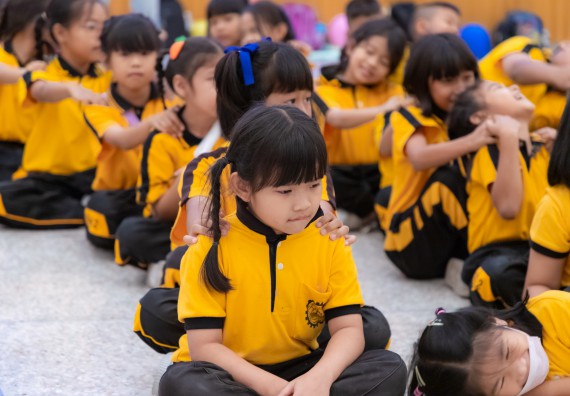 ภาพกิจกรรม  คณะวิทยาศาสตร์และเทคโนโลยี มหาวิทยาลัยราชภัฏกำแพงเพชร ร่วมกับโรงเรียนเทศบาล 2 (วัดทุ่งสวน) จัดกิจกรรมค่ายปฏิบัติการทางวิทยาศาสตร์ โรงเรียนเทศบาล 2 (วัดทุ่งสวน) ตามโครงการห้องเรียนอัจฉริยะ ให้กับนักเรียนระดับชั้นประถมศึกษาปีที่ 1-4