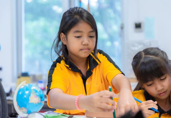 ภาพกิจกรรม  คณะวิทยาศาสตร์และเทคโนโลยี มหาวิทยาลัยราชภัฏกำแพงเพชร ร่วมกับโรงเรียนเทศบาล 2 (วัดทุ่งสวน) จัดกิจกรรมค่ายปฏิบัติการทางวิทยาศาสตร์ โรงเรียนเทศบาล 2 (วัดทุ่งสวน) ตามโครงการห้องเรียนอัจฉริยะ ให้กับนักเรียนระดับชั้นประถมศึกษาปีที่ 1-4