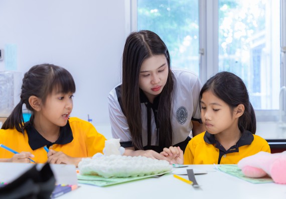 ภาพกิจกรรม  คณะวิทยาศาสตร์และเทคโนโลยี มหาวิทยาลัยราชภัฏกำแพงเพชร ร่วมกับโรงเรียนเทศบาล 2 (วัดทุ่งสวน) จัดกิจกรรมค่ายปฏิบัติการทางวิทยาศาสตร์ โรงเรียนเทศบาล 2 (วัดทุ่งสวน) ตามโครงการห้องเรียนอัจฉริยะ ให้กับนักเรียนระดับชั้นประถมศึกษาปีที่ 1-4