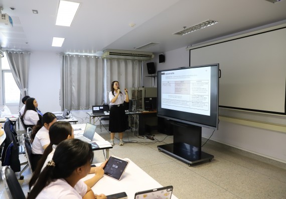 ภาพกิจกรรม  โปรแกรมวิชาเคมี คณะวิทยาศาสตร์และเทคโนโลยี ม.ราชภัฏกำแพงเพชร จัดกิจกรรมการสอบโครงการวิจัยทางเคมีแบบปากเปล่า (Oral Presentation)