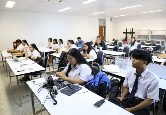 ภาพกิจกรรม  โปรแกรมวิชาเคมี คณะวิทยาศาสตร์และเทคโนโลยี ม.ราชภัฏกำแพงเพชร จัดกิจกรรมการสอบโครงการวิจัยทางเคมีแบบปากเปล่า (Oral Presentation)