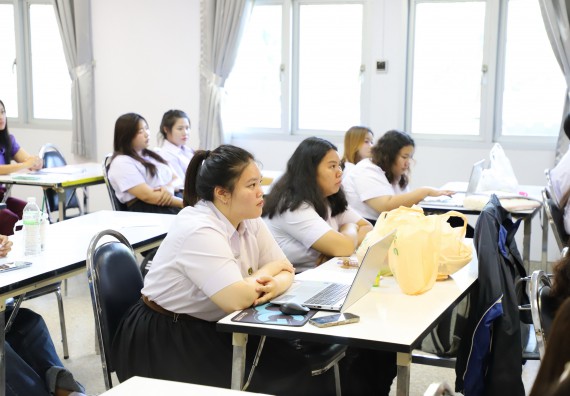 ภาพกิจกรรม  โปรแกรมวิชาเคมี คณะวิทยาศาสตร์และเทคโนโลยี ม.ราชภัฏกำแพงเพชร จัดกิจกรรมการสอบโครงการวิจัยทางเคมีแบบปากเปล่า (Oral Presentation)