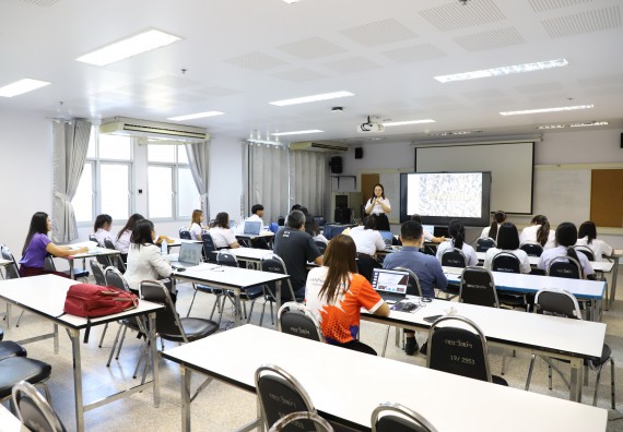 ภาพกิจกรรม  โปรแกรมวิชาเคมี คณะวิทยาศาสตร์และเทคโนโลยี ม.ราชภัฏกำแพงเพชร จัดกิจกรรมการสอบโครงการวิจัยทางเคมีแบบปากเปล่า (Oral Presentation)