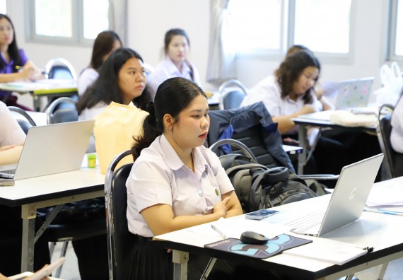 ภาพกิจกรรม  โปรแกรมวิชาเคมี คณะวิทยาศาสตร์และเทคโนโลยี ม.ราชภัฏกำแพงเพชร จัดกิจกรรมการสอบโครงการวิจัยทางเคมีแบบปากเปล่า (Oral Presentation)