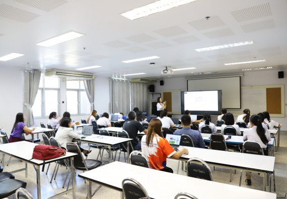 ภาพกิจกรรม  โปรแกรมวิชาเคมี คณะวิทยาศาสตร์และเทคโนโลยี ม.ราชภัฏกำแพงเพชร จัดกิจกรรมการสอบโครงการวิจัยทางเคมีแบบปากเปล่า (Oral Presentation)