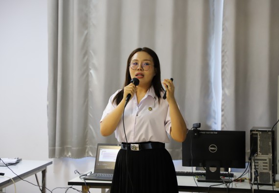 ภาพกิจกรรม  โปรแกรมวิชาเคมี คณะวิทยาศาสตร์และเทคโนโลยี ม.ราชภัฏกำแพงเพชร จัดกิจกรรมการสอบโครงการวิจัยทางเคมีแบบปากเปล่า (Oral Presentation)