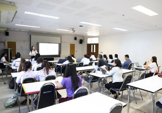 ภาพกิจกรรม  โปรแกรมวิชาเคมี คณะวิทยาศาสตร์และเทคโนโลยี ม.ราชภัฏกำแพงเพชร จัดกิจกรรมการสอบโครงการวิจัยทางเคมีแบบปากเปล่า (Oral Presentation)