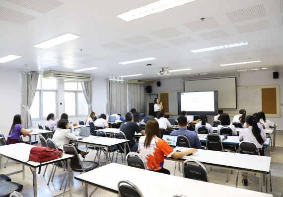 ภาพกิจกรรม  โปรแกรมวิชาเคมี คณะวิทยาศาสตร์และเทคโนโลยี ม.ราชภัฏกำแพงเพชร จัดกิจกรรมการสอบโครงการวิจัยทางเคมีแบบปากเปล่า (Oral Presentation)