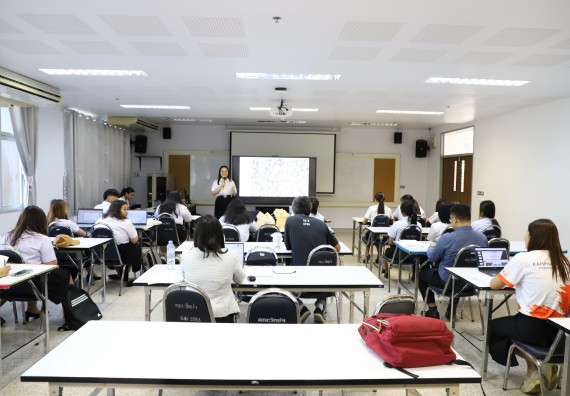 ภาพกิจกรรม  โปรแกรมวิชาเคมี คณะวิทยาศาสตร์และเทคโนโลยี ม.ราชภัฏกำแพงเพชร จัดกิจกรรมการสอบโครงการวิจัยทางเคมีแบบปากเปล่า (Oral Presentation)