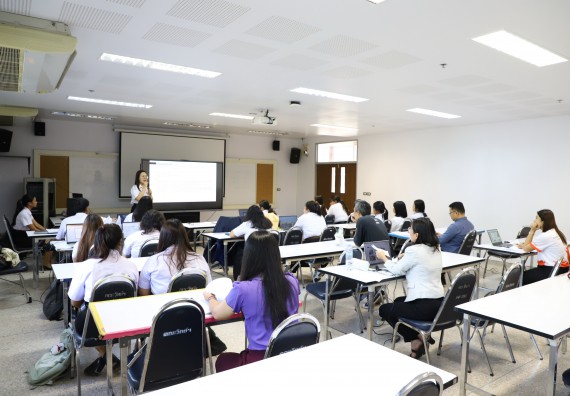 ภาพกิจกรรม  โปรแกรมวิชาเคมี คณะวิทยาศาสตร์และเทคโนโลยี ม.ราชภัฏกำแพงเพชร จัดกิจกรรมการสอบโครงการวิจัยทางเคมีแบบปากเปล่า (Oral Presentation)