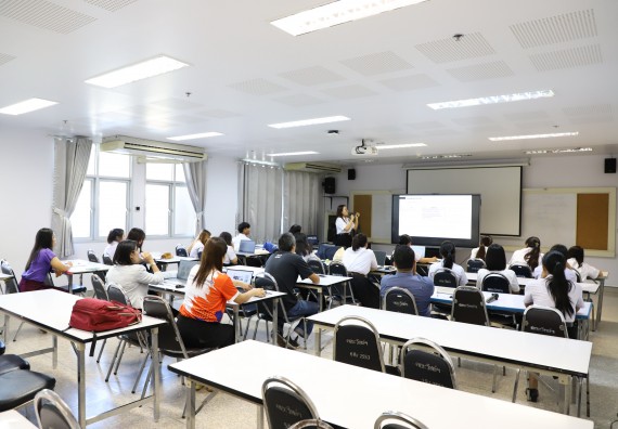 ภาพกิจกรรม  โปรแกรมวิชาเคมี คณะวิทยาศาสตร์และเทคโนโลยี ม.ราชภัฏกำแพงเพชร จัดกิจกรรมการสอบโครงการวิจัยทางเคมีแบบปากเปล่า (Oral Presentation)