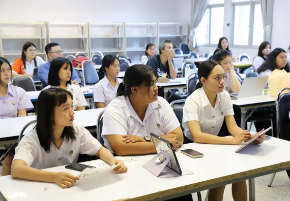 ภาพกิจกรรม  โปรแกรมวิชาเคมี คณะวิทยาศาสตร์และเทคโนโลยี ม.ราชภัฏกำแพงเพชร จัดกิจกรรมการสอบโครงการวิจัยทางเคมีแบบปากเปล่า (Oral Presentation)