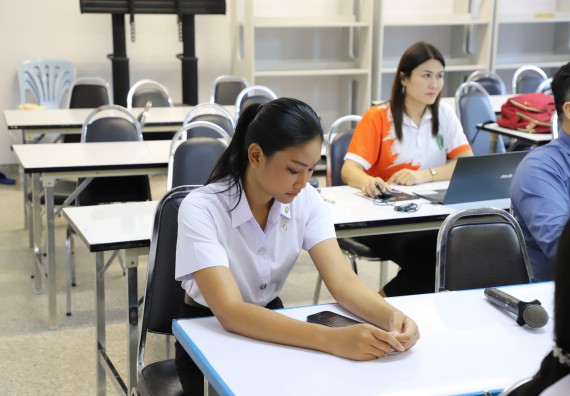 ภาพกิจกรรม  โปรแกรมวิชาเคมี คณะวิทยาศาสตร์และเทคโนโลยี ม.ราชภัฏกำแพงเพชร จัดกิจกรรมการสอบโครงการวิจัยทางเคมีแบบปากเปล่า (Oral Presentation)