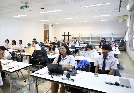 ภาพกิจกรรม  โปรแกรมวิชาเคมี คณะวิทยาศาสตร์และเทคโนโลยี ม.ราชภัฏกำแพงเพชร จัดกิจกรรมการสอบโครงการวิจัยทางเคมีแบบปากเปล่า (Oral Presentation)